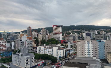 Sexta nublada e chuvosa em Criciúma