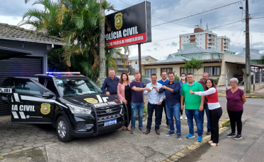 Minotto entrega dois veículos para a Polícia Civil de Forquilhinha