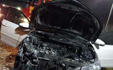 Incêndio destrói parcialmente veículo em Criciúma