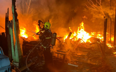 Bombeiros combatem incêndio em residência de Araranguá