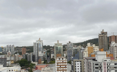 Fim de semana começa com calor em Criciúma e região