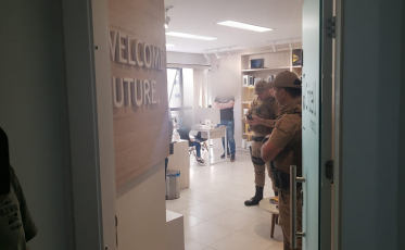 Comerciante tem arma apontada na cabeça durante assalto no Centro