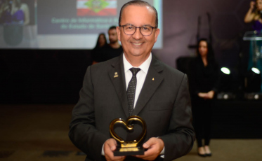 Jorginho Mello é homenageado pela Associação Catarinense de Medicina 