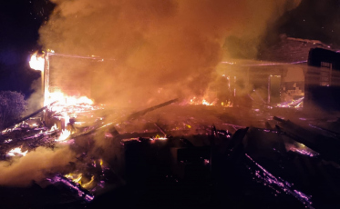 Residência é destruída pelo fogo em Araranguá