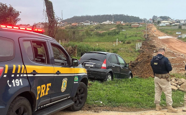 Carro roubado em Criciúma é recuperado na BR-101 