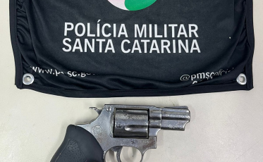 Dupla é detida por posse ilegal de arma em Criciúma