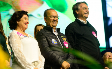 “Eu peço voto no Jorginho Mello para governar este estado”, diz Bolsonaro