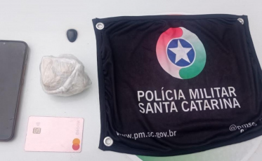 Polícia Militar apreende crack durante abordagem em Criciúma