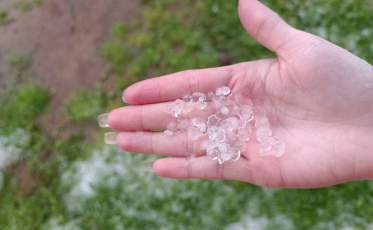 Municípios do Sul registram granizo nesta sexta-feira (VÍDEOS E FOTOS)