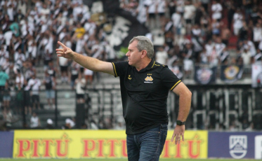 “Tivemos chance, não aproveitamos no momento certo e o Vasco aproveitou”, disse Cláudio Tencati