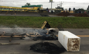 Mais trechos da BR-101 são bloqueados no Sul de SC (FOTOS e VÍDEO)