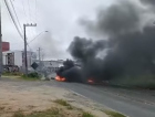 Bolsonaristas fecham dois trechos da SC-108 no Sul (VÍDEO)