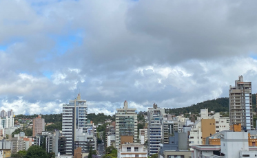 Semana começa com pancadas de chuva no Sul de SC