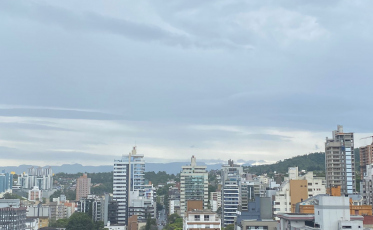 Segunda-feira de tempo nublado e chuva no Sul de SC