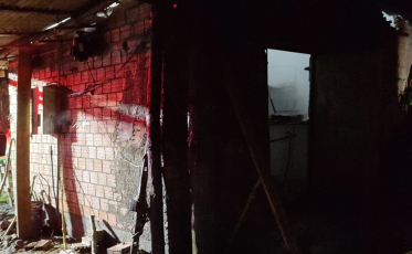 São João do Sul: Bombeiros combatem incêndio em estufa de fumo