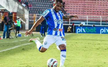 Criciúma encaminha acerto com o atacante Lourenço  