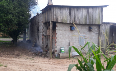 Estufa de fumo pega fogo em Turvo