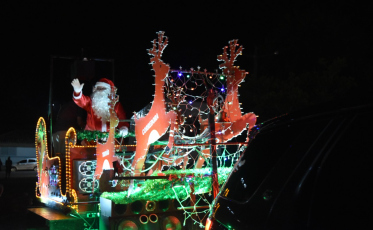 Siderópolis abre 'Natal da Esperança' com desfile e chegada do Papai Noel