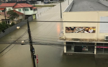 Chuva persistente gera alagamentos em Tubarão (FOTOS e VÍDEO)