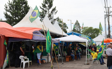 “Estou aqui há 30 dias e estamos dispostos a ficar até o final”, diz manifestante em frente ao 28º GAC