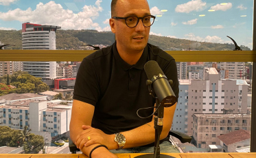 Alex Brasil confirma interesse no atacante Júlio César (VÍDEO)
