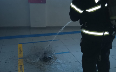 Criciúma: Bombeiros combatem princípio de incêndio em agência bancária