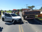 Morro da Fumaça: Homem fica ferido após colisão entre carro e caminhão