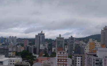 Segunda-feira com possibilidade de chuva fraca à tarde