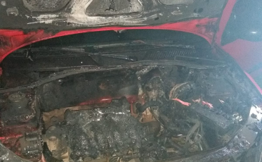 Criciúma: Veículo pega fogo no bairro Brasília