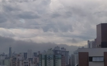 Quarta-feira com tempo nublado e possibilidade de chuva 