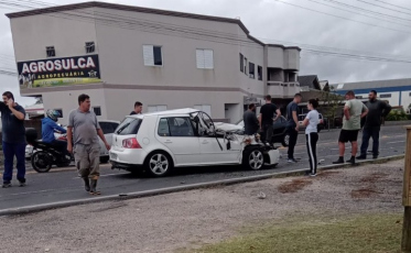 Motorista sai ileso de grave acidente em Araranguá (FOTOS e VÍDEO)