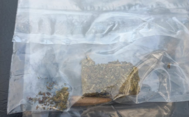 Dupla é flagrada com maconha dentro do carro em Içara