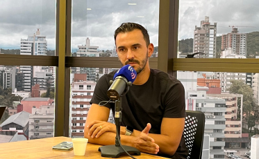 “Gostaria de ter sido campeão catarinense”, diz Uendel sobre passagem no Criciúma (VÍDEO)