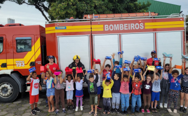 No Extremo Sul, bombeiros arrecadam mais de 300 caixas de bombom e ovos de páscoa