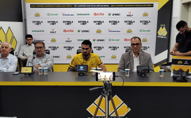 “A torcida e estrutura do clube foram fundamentais para que eu viesse”, diz atacante Felipe Vizeu