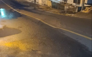 Defesa Civil de Criciúma interdita rua no Rio Maina após parte da via ceder