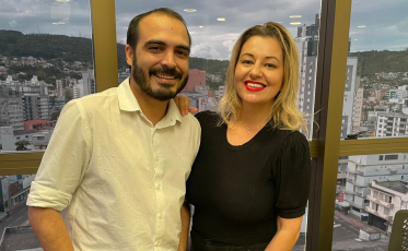 Vida pessoal e política: Upiara Boschi conta suas experiências no Ninguém Morre de Tédio