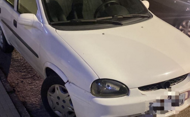 Carro com registro de furto é encontrado abandonado em Criciúma