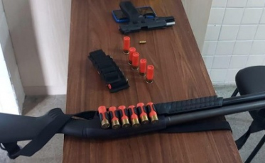 Homem com duas armas de fogo é preso em Içara