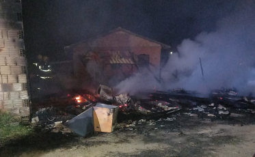 Incêndio destrói residência em Sangão