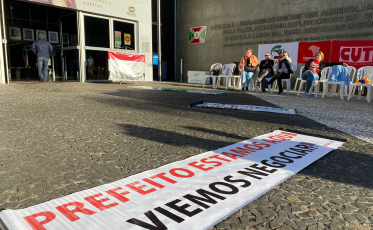 Em paralisação, servidores públicos de Criciúma cobram nova proposta de reajuste salarial 