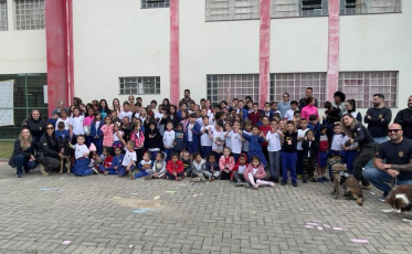 Polícia Civil promove iniciativa com cães farejadores do K9 em escola de Criciúma