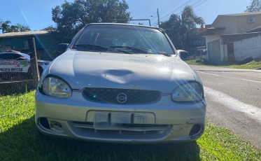 Criciúma: carro com registro de furto é abandonado na Vila Nova Esperança