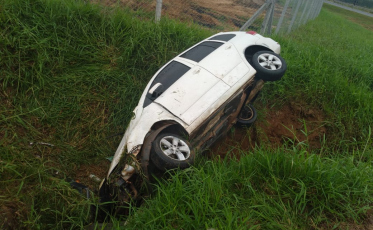 Motorista fica ferido após saída de pista em Araranguá