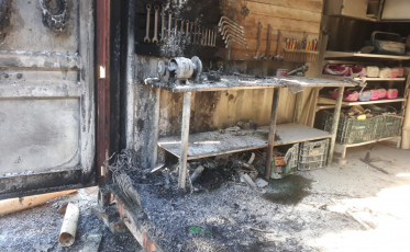 Máquina de solda causa incêndio em empresa de Jacinto Machado (FOTOS)