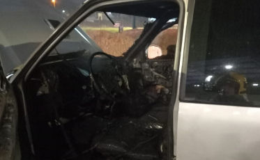 Carro pega fogo em Içara (FOTOS)