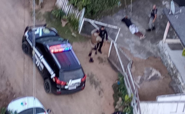 Homem que roubou e ameaçou idoso com um facão é preso (VÍDEO)