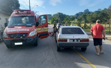 Motociclista e passageira ficam feridos após acidente em Criciúma