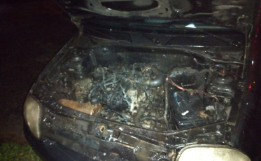 Incêndio atinge veículo em Araranguá