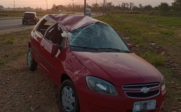Motorista perde o controle e capota veículo em Forquilhinha